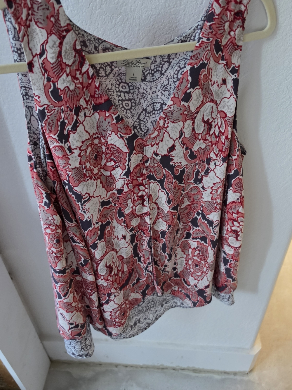 Lilly Pulitzer Red Floral V-Neck Sleeveless Top